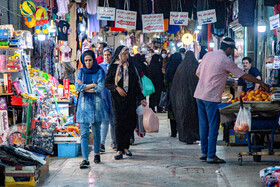 رعایت فاصله‌گذاری اجتماعی در بازارهای محلی سخت است، بازارهای محلی باید در مکان‌های خاصی برپا شوند که دارای سیستم آب و فاضلاب برای شست‌وشو و مکان‌های مشخص برای دست‌فروشان باشد.