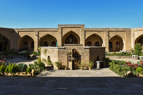 کاروان سرای شاه عباسی پیام مرند در تبریز است. کاروانسرایی متعلق به دوران صفویه که یکی از با اهمیت ترین تأسیسات در جاده ابریشم محسوب می شد. کاروانسرای شاه عباسی را بزرگ ترین کاروانسرا در خطه شمال غرب کشور می دانند.