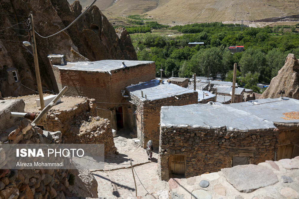 روستای کندوان منطقه ای ییلاقی از رشته کوه های سهند است که معماری طبیعی وخاص آن موجب شهرت جهانی شده است.