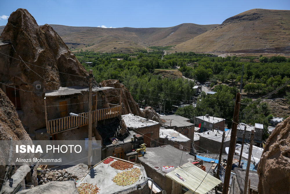 کندوان منطقه ای ییلاقی از رشته کوه های سهند است که معماری طبیعی وخاص آن موجب شهرت جهانی شده است.