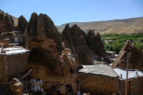 روستای کندوان منطقه ای ییلاقی از رشته کوه های سهند است که معماری طبیعی وخاص آن موجب شهرت جهانی شده است.