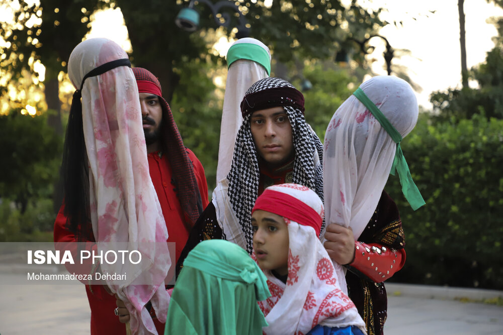 آیین تعزیه خوانی توسط گروه‌ چهارده معصوم محله سعدی - باغ دلگشا شیراز