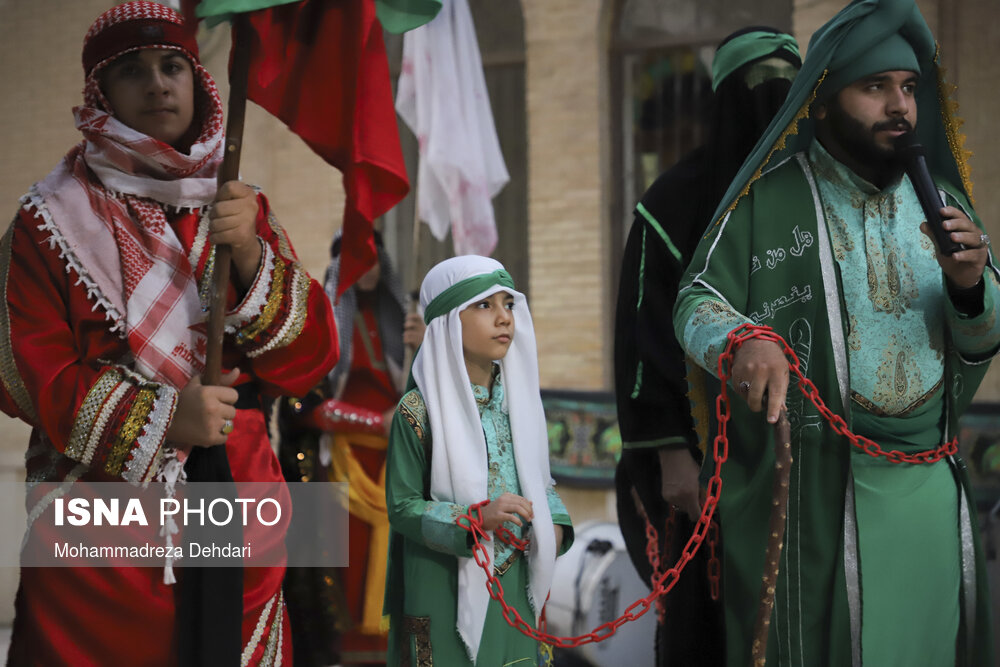 آیین تعزیه خوانی توسط گروه‌ چهارده معصوم محله سعدی - باغ دلگشا شیراز