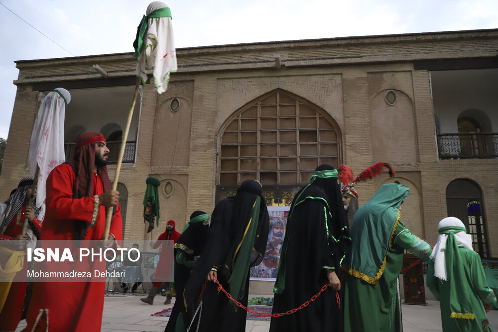 آیین تعزیه خوانی توسط گروه‌ چهارده معصوم محله سعدی - باغ دلگشا شیراز