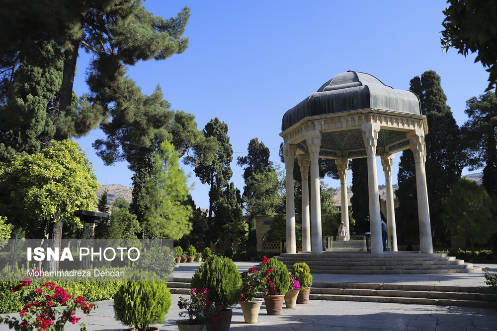 بیستم مهرماه در تقویم شمسی به نام بزرگمرد شعر و ادب پارسی، خواجه شمس الدین محمد حافظ شیرازی نامگذاری شده است.