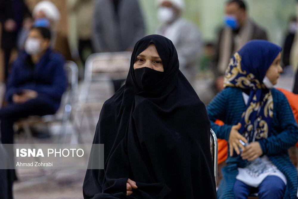 خواهر شهید ترور محسن فخری زاده در مراسم چهلمین روز شهادت شهید فخری زاده در حرم حضرت معصومه(س)