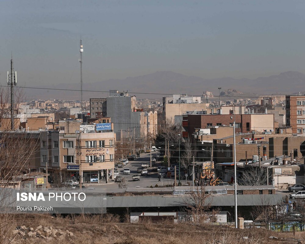 جولان در اصل "جولاهان" خوانده می‌شد و بعدها به صورت جولان درآمده است. جولاهان به معنای نساجی و بافندگی و برگرفته از کلمه جولا به معنی نساج و بافنده است.