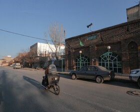 جولان در سال‌های نه چندان دور اصیل‌ترین شـهروندان همـدانی را در دل خود جای داده بود. اما کم کم،به دلیل فرسودگی و برخی سیاست های توسعه شهری، ساکنان اصـلی از این محله خـارج شـدند.