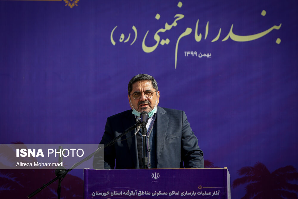 سخنرانی علیرضا تابش، رئیس بنیاد مسکن انقلاب اسلامی در مراسم عملیات بازسازی ۵ هزار واحد مسکونی مناطق آبگرفته خوزستان در بندر امام خمینی(ره)