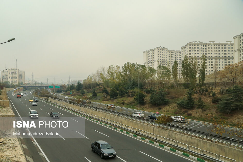 نمایی از اتوبان شهید باکری که محله شهران از شرق به آن منتهی می‌شود.