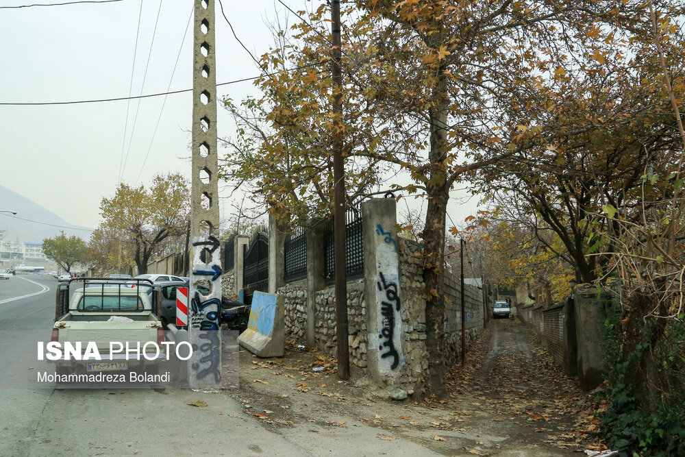 باقت قدیمی شهران درست از کنار خیابان اصلی این محله آغاز می‌شود و هنوز هم در آن کوچه‌‌باغ‌های زیایی وجود دارد.