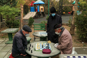علاقه‌مندان به ورزش شطرنج  در سنین مختلف به ‍ارک بهار آزادی در فلکه دوم شهران می‌روند تا از امکانات آن استفاده کنند.