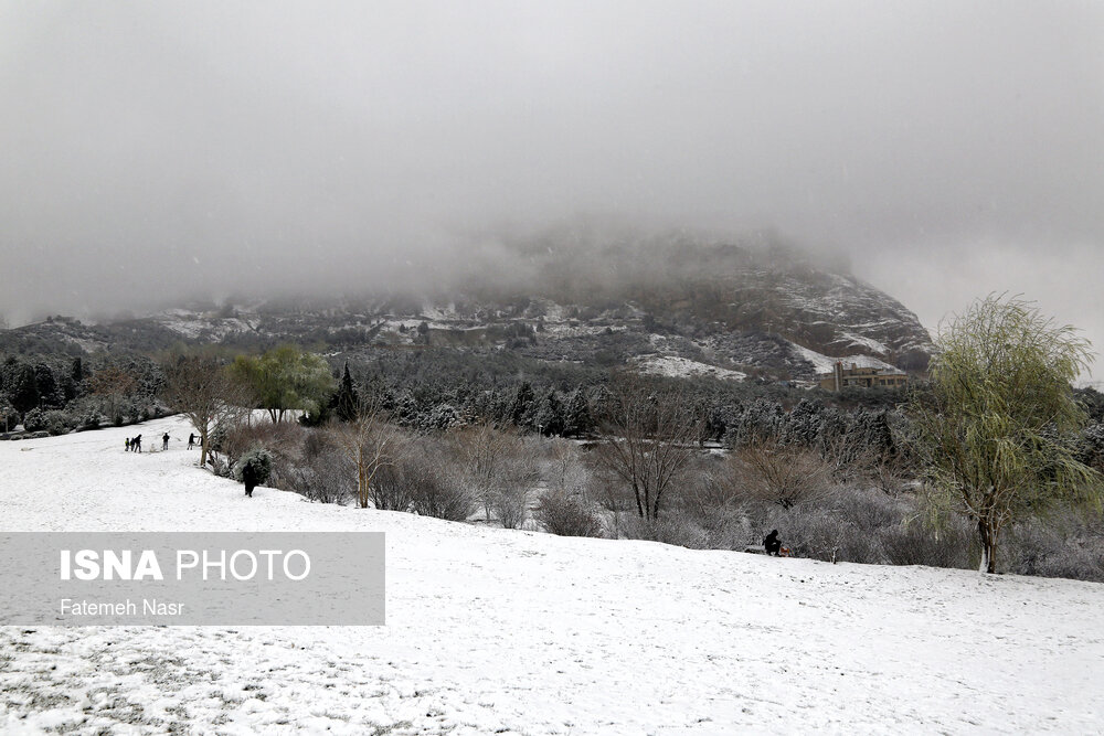 بارش اولین برف زمستانی در اصفهان