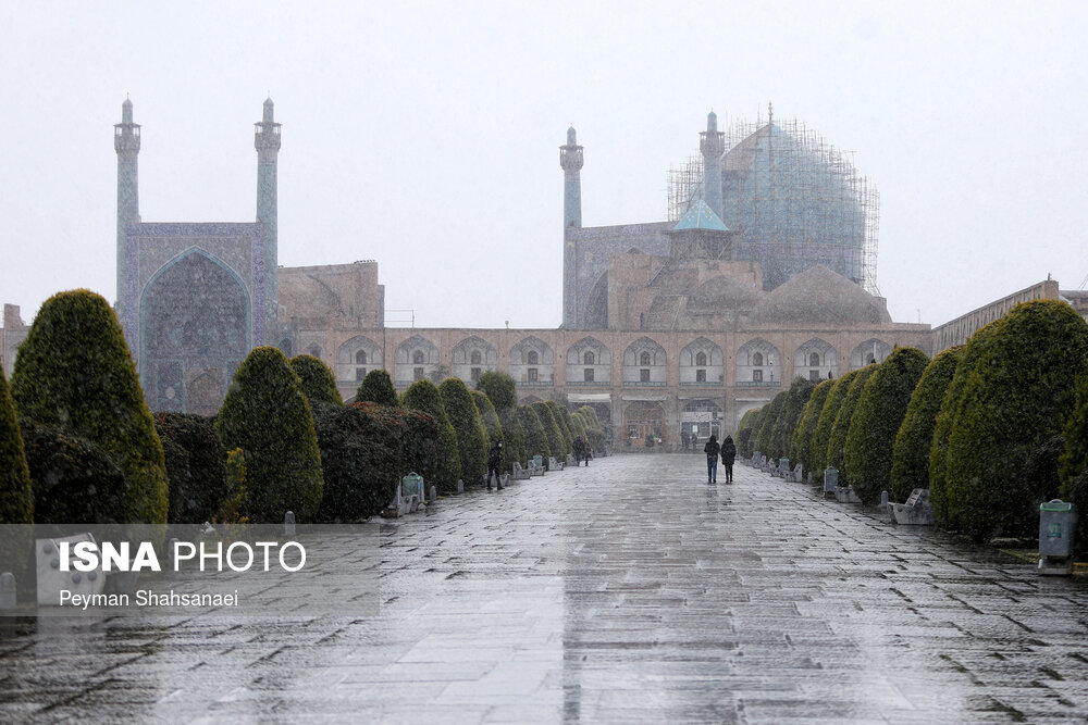 بارش اولین برف زمستانی در اصفهان