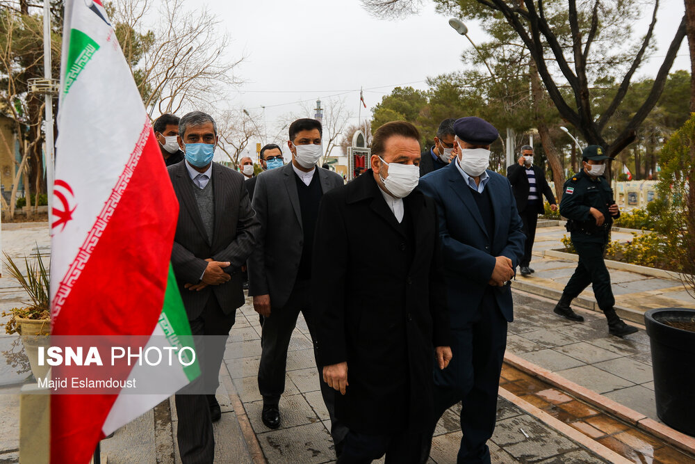 میثاق با شهدا با حضور  محمود واعظی رئیس دفتر رئیس جمهوری در گلستان شهدا اصفهان