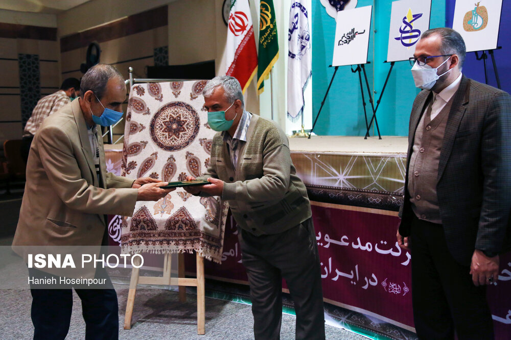 رونمایی از پوستر پنجمین جشنواره سراسری دانشجویی تجسمی قرآن و هنر «شهود قدسی»