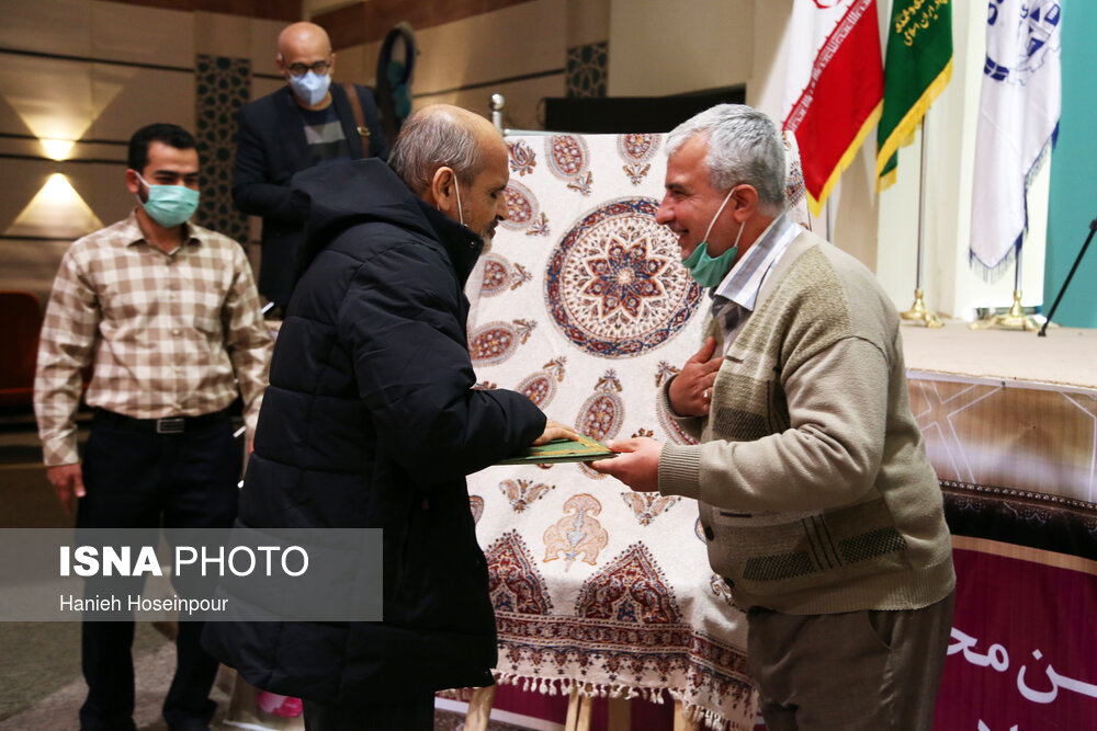 رونمایی از پوستر پنجمین جشنواره سراسری دانشجویی تجسمی قرآن و هنر «شهود قدسی»