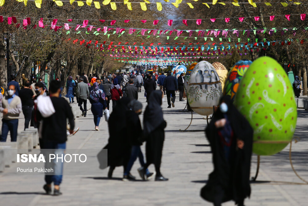 کارناوال نوروزی در پیاده راه بوعلی همدان؛ نوروز ۱۴۰۰