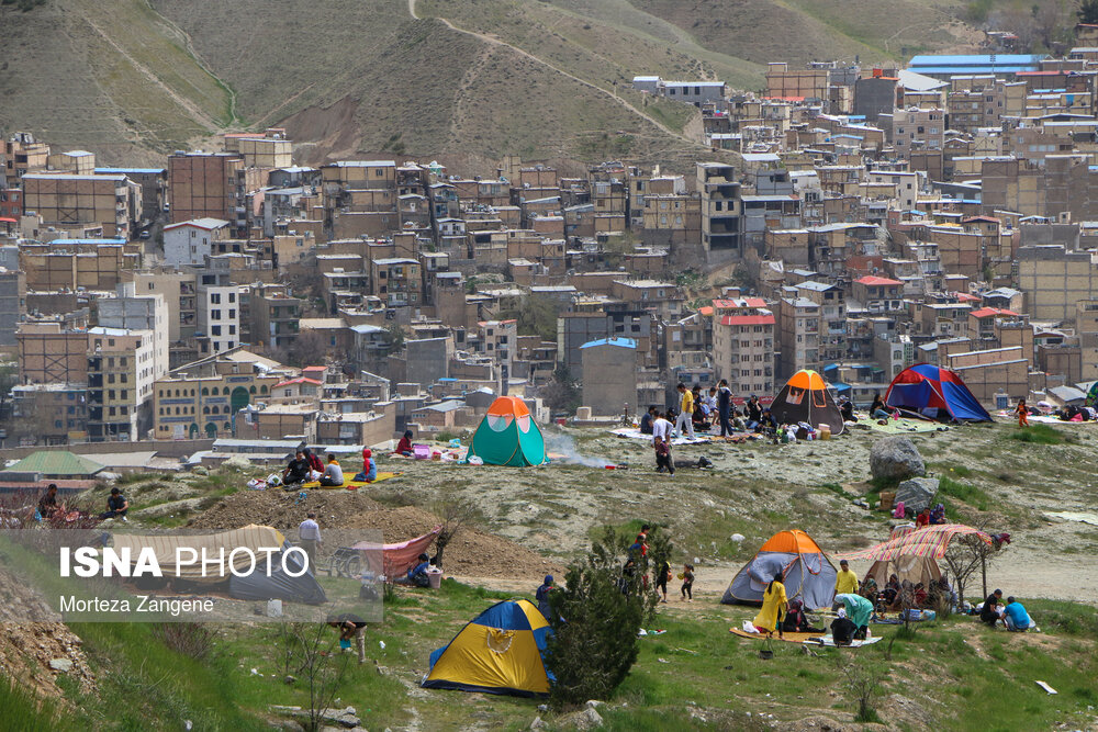 نمایی از تپه های مشرف به سعید آباد جاجرود؛ سیزده فروردین ۱۴۰۰