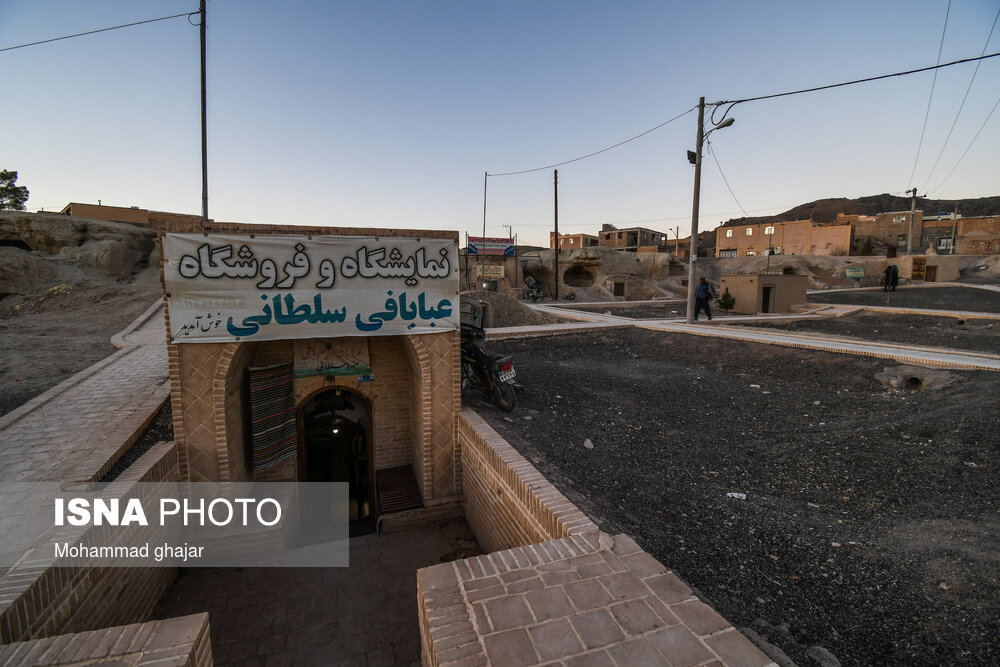 در گذشته تعداد این کارگاه‌ها بسیار بیشتر بوده است. همه این کارگاه‌ها با تکنیک دستکند در دل زمین حفر شده است و بیش از چند صد سال تولید کننده بهترین عبای جهان بوده و هستند.