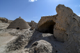 قلعه رستم در فاصله ۷۰ کیلومتری جاده اصلی زابل به زاهدان واقع شده است. این قلعه باشکوه که در منطقه حوض‌‌دار و کندرک بنا شده است مربوط به دوره سلجوقیان تا صوفیان است. اوج شکوفایی و رونق این قلعه را می‌توان به سلسله صفویان و زمان حکومت ملوک کیانی سیستانی نسبت داد. در اطراف این قلعه تاریخی چندین محوطه باستانی مربوط به دوره های پیش از اسلام کشف شده است.