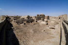 قلعه رستم در فاصله ۷۰ کیلومتری جاده اصلی زابل به زاهدان واقع شده است. این قلعه باشکوه که در منطقه حوض‌‌دار و کندرک بنا شده است مربوط به دوره سلجوقیان تا صوفیان است. اوج شکوفایی و رونق این قلعه را می‌توان به سلسله صفویان و زمان حکومت ملوک کیانی سیستانی نسبت داد. در اطراف این قلعه تاریخی چندین محوطه باستانی مربوط به دوره های پیش از اسلام کشف شده است.