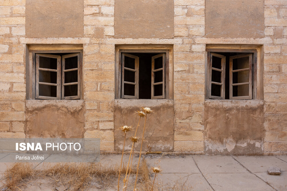 دِژ برازجان ؛ تنها کاروانسرای تمام سنگ ایران