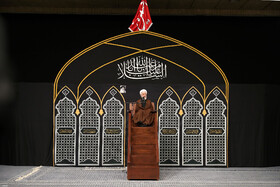 اولین شب مراسم عزاداری حضرت اباعبدالله الحسین(ع) در حسینیه امام خمینی(ره) با حضور مقام معظم رهبری