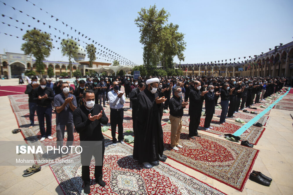 اقامه نماز ظهر تاسوعای حسینی ۱۴۰۰ - حرم مطهر شاهچراغ(ع)