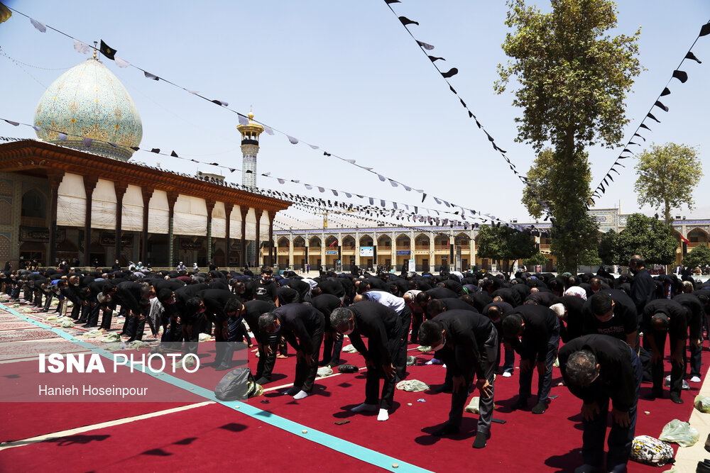 اقامه نماز ظهر تاسوعای حسینی ۱۴۰۰ - حرم مطهر شاهچراغ(ع)