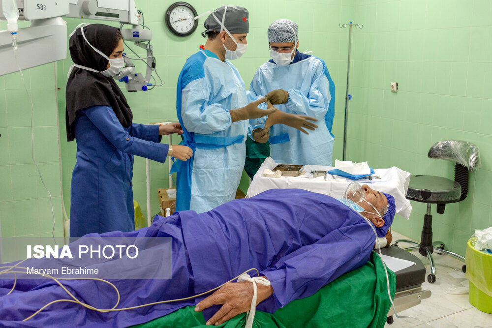 دکتر بهنام غفارزاده، جراح و متخصص چشم که سال ۱۳۵۲ در تبریز متولد شده است، به مدت ۱۴ سال است که در  زمینه‌ی پزشکی فعالیت می‌کند و تاکنون حدود ۴۰ هزار عمل جراحی شامل۴هزار عمل جراحی رایگان در نواحی مختلف انجام داده است.