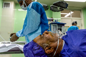 دکتر غفارزاده در سفر چهار روزه‌ی خود به ابرکوه به همراه یک تیم کامل پزشکی، ۵۰۰ ویزیت و بیش از ۵۰ عمل جراحی رایگان داشته و  همچنین۲۰ عینک رایگان نیز توزیع کرده است.