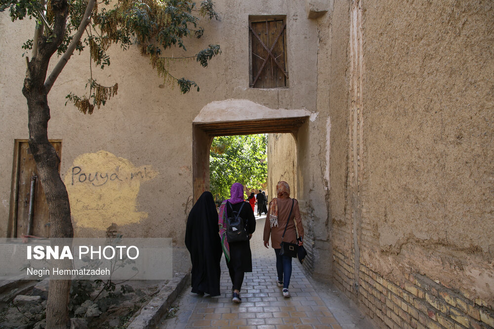 گذر "لت‌استرا" در حاشیه بازدید تور محله اروپایی اصفهان
