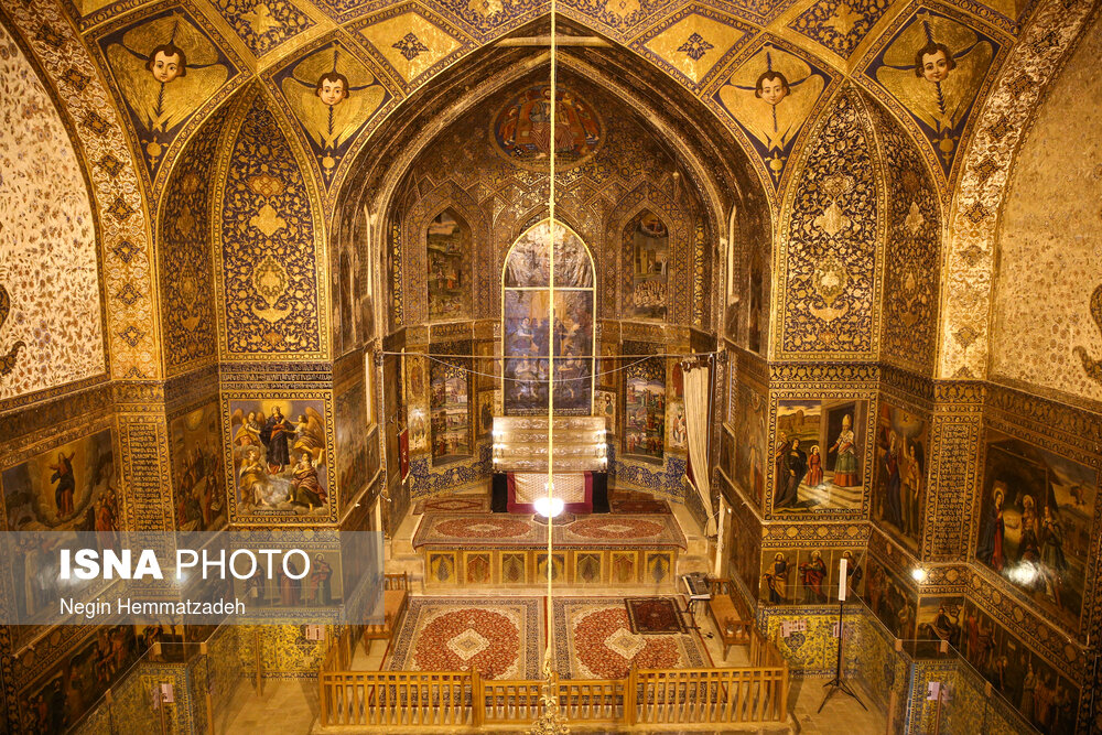 سالن داخلی کلیسای بیت لحم از نمای بالا در بازدید تور محله اروپایی اصفهان
