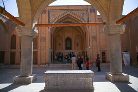 حیاط کلیسای وانک در حاشیه بازدید تور محله اروپایی اصفهان