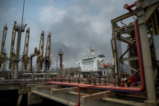 گزارش فری بیکن درباره افزایش واردات نفت چین از ایران و "چشم‌پوشی" آمریکا