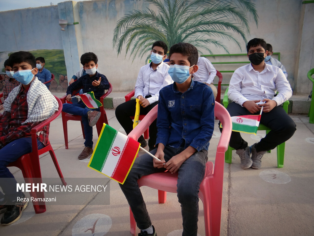 مراسم نواختن زنگ مبارزه با استکبار جهانی در دشتی بوشهر