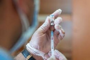تزریق بیش از ۳۲۴ هزار دُز واکسن کرونا در کشور طی ۲۴ ساعت گذشته