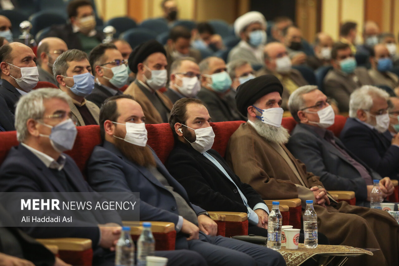 فرزندان شهید فخری زاده در مراسم بزرگداشت دانشگاهی شهید فخری زاده حضور دارند