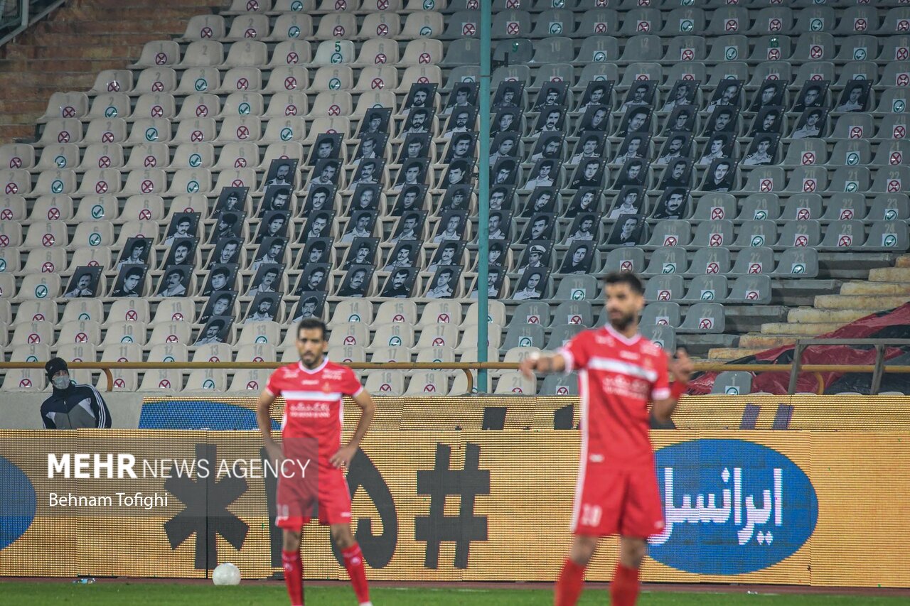 دیدار تیم های فوتبال پرسپولیس تهران و نفت مسجد سلیمان