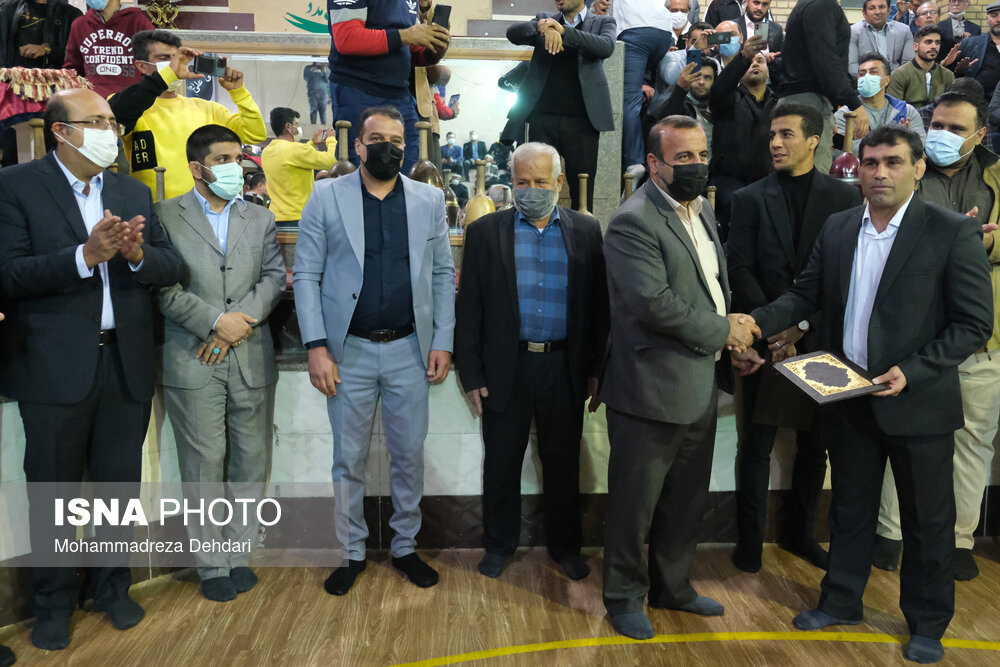 اهدا دو واحد آپارتمان به برادران گرايی قهرمانان شیرازی کشتی فرنگی
- شیراز