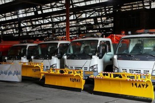 استقرار ۳۰۶ دستگاه خودروی برف روب و ۱۰ هزار کارگر در مناطق ۲۲ گانه تهران