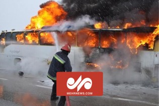 تصاویری از آتش گرفتن یک اتوبوس در آزادراه تهران - پردیس