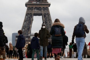 ثبت بیش از ۱۰۰ هزار ابتلای روزانه به کووید برای اولین بار در فرانسه