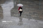 بارش باران در نقاط مختلف کشور/ خلیج فارس و دریای عمان مواج می‌شوند