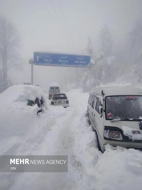 برف شدید در پاکستان جان ۲۱ نفر را گرفت