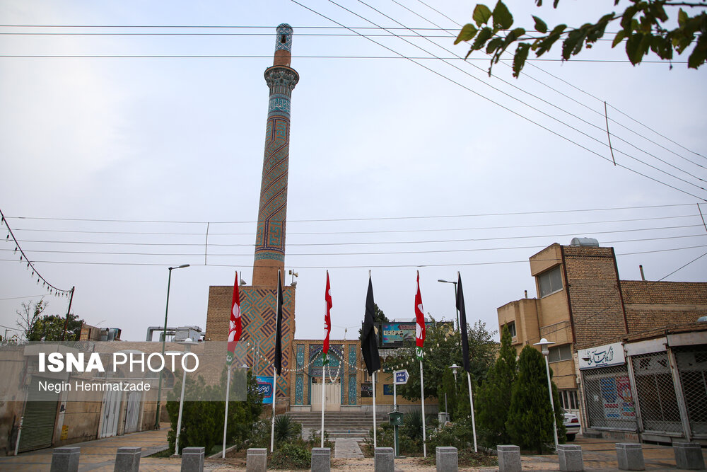 "مناره مسجد صاحب الزمان"یا "مناره باغوشخانه"  که در شمال غرب محله جویباره قرار دارد مربوط به سده هشتم دوره ایلخانی است.
این مناره یکی از دو مناری بوده که در دو طرف مسجد بابا سوخته یا مصلی ساخته شده بود.