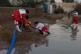 تخلیه آب از ۱۲۵۰ واحد مسکونی در مناطق سیل زده