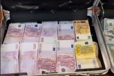 رونمایی از کیف‌های لبریز از رشوه در دادگاه