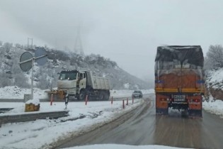 بارش باران و برف در برخی از محورهای شمالی، غربی و مرکزی کشور